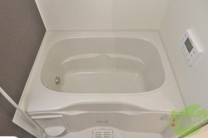 バス・シャワールーム　追炊き機能付きでゆっくり疲れを癒せるお風呂ですね。