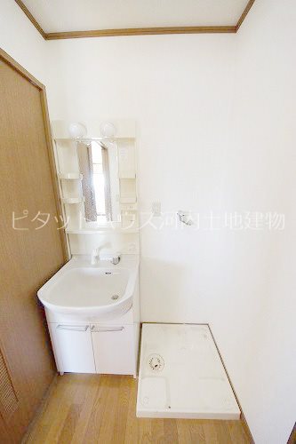 洗面設備　類似室内