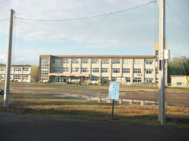 小学校　国府小学校（小学校）まで900m