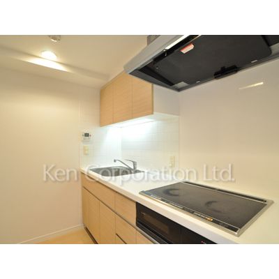 キッチン　同タイプ5階のお部屋を撮影。仕様が異なることがあります。