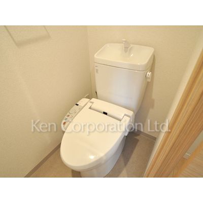 トイレ　同タイプ5階のお部屋を撮影。仕様が異なることがあります。