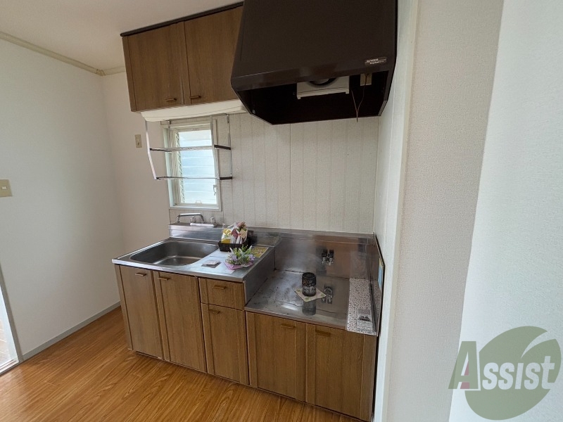 キッチン　キッチンはこんな感じで収納が多いですね。