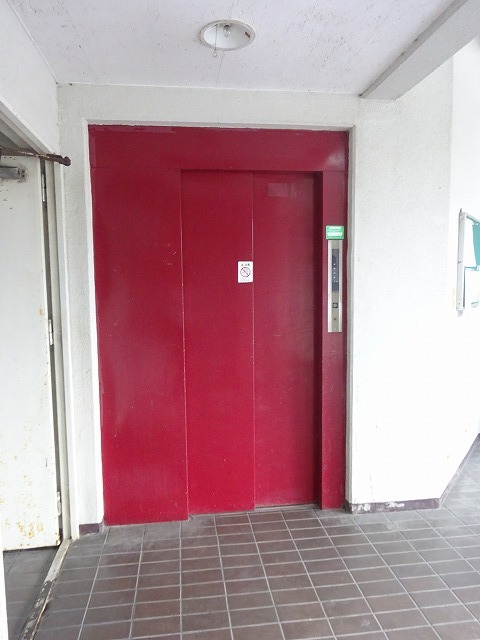 エントランス　エレベーター付き