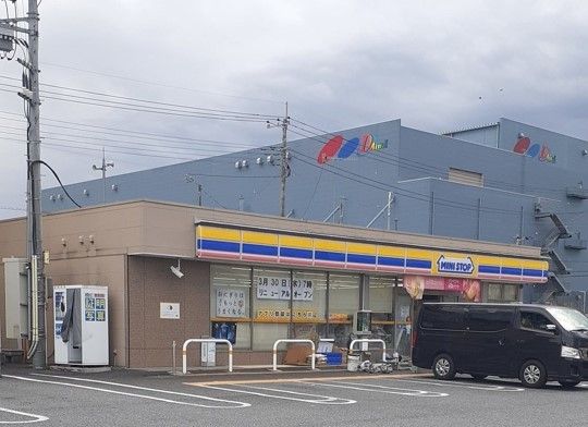 コンビニ　ミニストップ行田長野店（コンビニ）まで850m