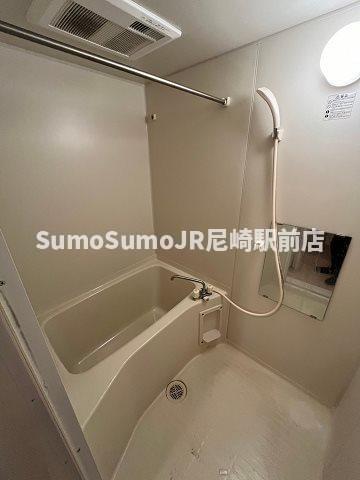 バス・シャワールーム　落ち着いた空間のお風呂です