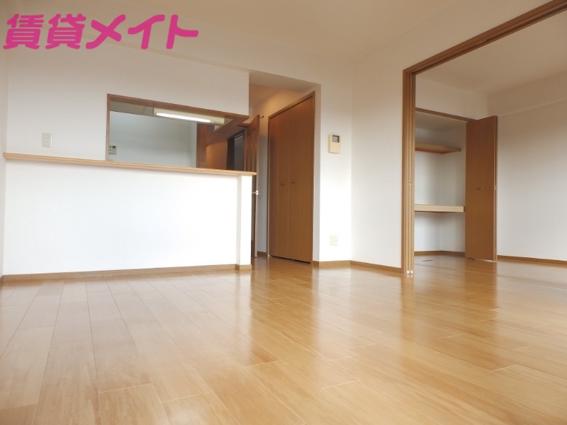 居室・リビング　同物件別室タイプ