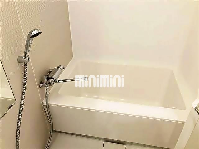 バス・シャワールーム　浴室乾燥機付きのバスルームです。