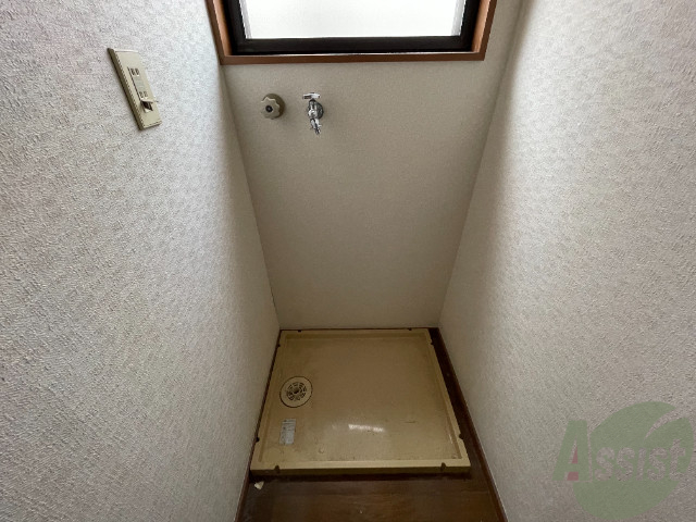 その他設備　洗濯パンが設置されており洗濯機も問題なく設置出来そうですね。