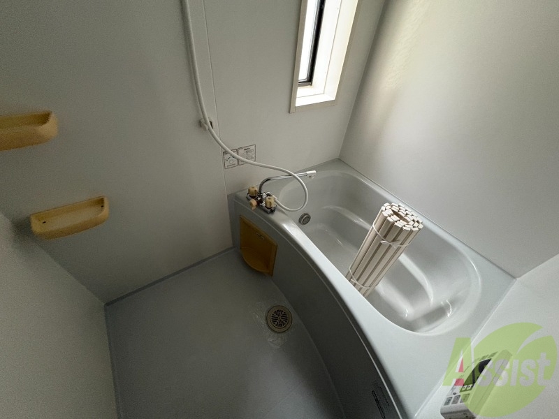 バス・シャワールーム　浴槽付きのお風呂です。ここで一日の疲れを癒しましょう。