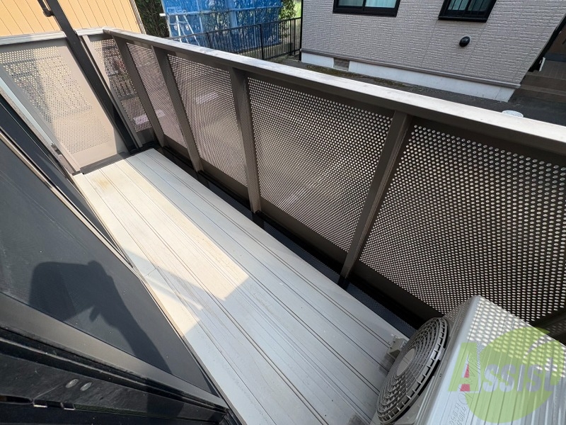 バルコニー　バルコニーが付いているので晴れた日は洗濯物が沢山干せますね。