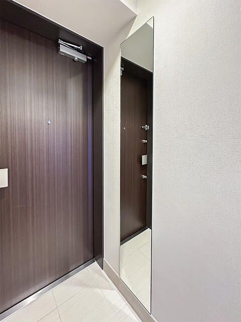 玄関　写真は同タイプ住居です