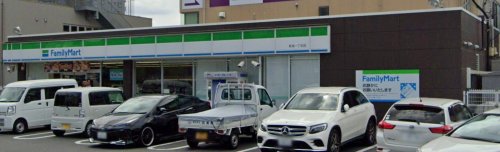 コンビニ　ファミリーマート 新高一丁目店（コンビニ）まで586m