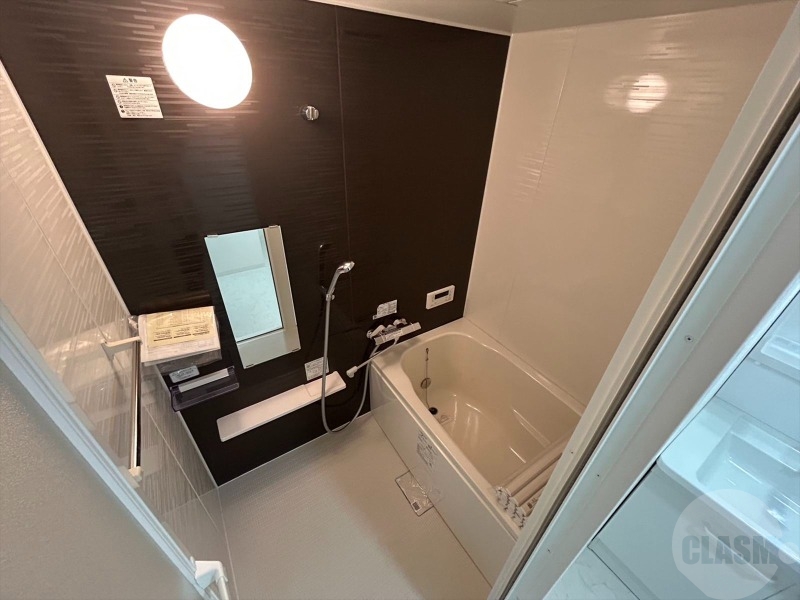 バス・シャワールーム　清潔感のあるお風呂