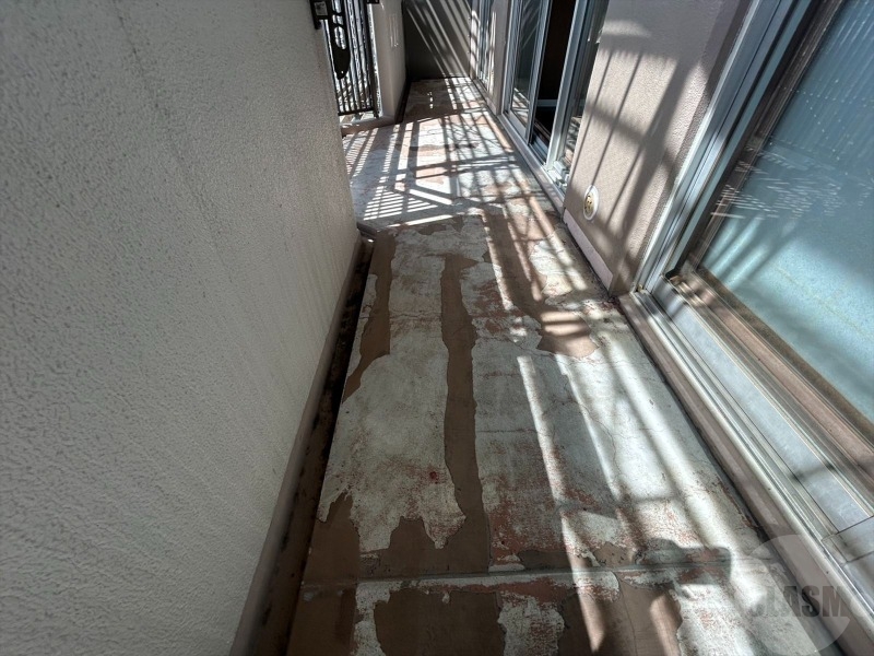 バルコニー　明るいバルコニー