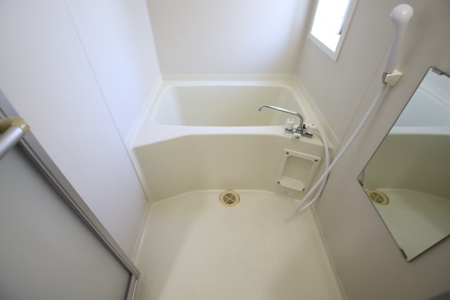 バス・シャワールーム　※別部屋の参考写真のため、現状優先です。