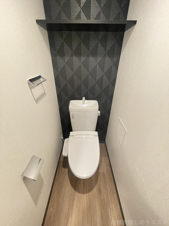 トイレ　（写真は同タイプ反転）