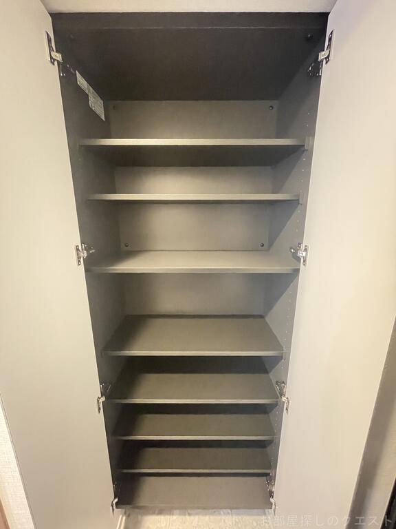 玄関　（写真は同タイプ反転）