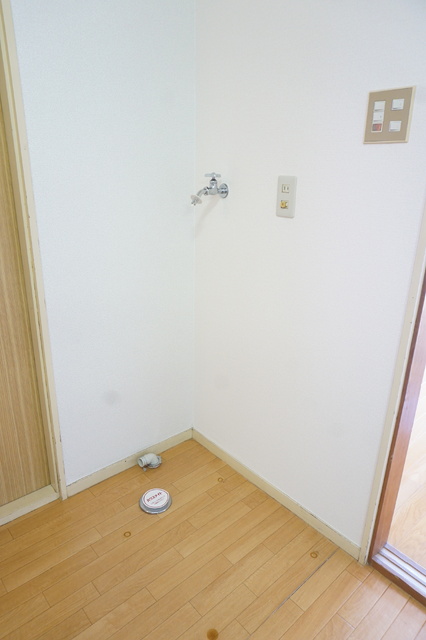 その他設備　室内洗濯機置き場です☆※同タイプ参考写真