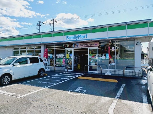 コンビニ　ファミリーマート下難波店様（コンビニ）まで700m