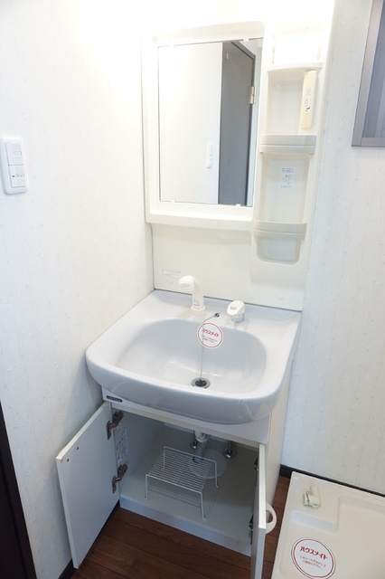 洗面設備　★身支度に便利なシャワー付き洗面化粧台です★