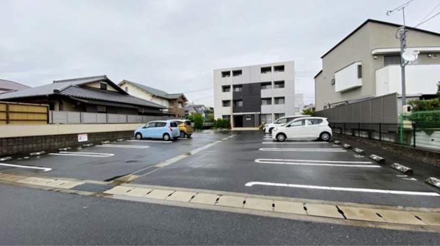 駐車場　エントランス