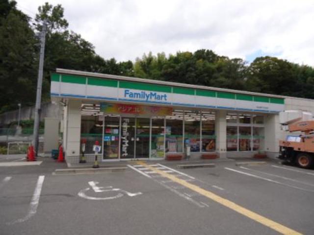 コンビニ　ファミリーマート河内長野向野店（コンビニ）まで247m