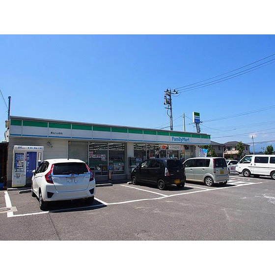 コンビニ　ファミリーマート郡山八山田店（コンビニ）まで588m