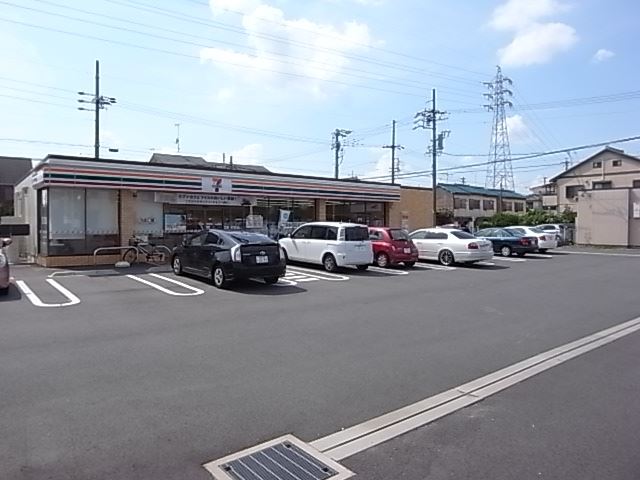 コンビニ　セブンイレブン（コンビニ）まで320m