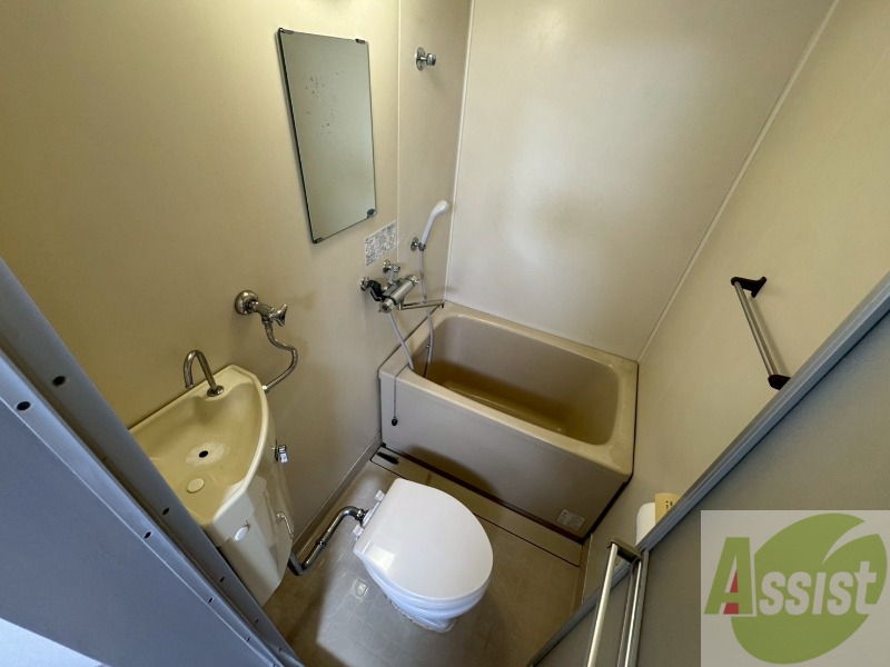 バス・シャワールーム　ユニットバスです。疲れを癒すのに欠かせませんね！