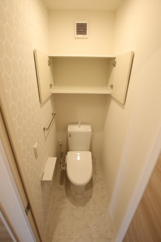 トイレ　同一施工会社同一仕様写真