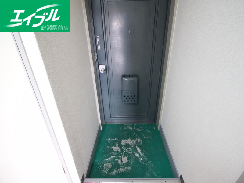 玄関　同物件別部屋の写真です