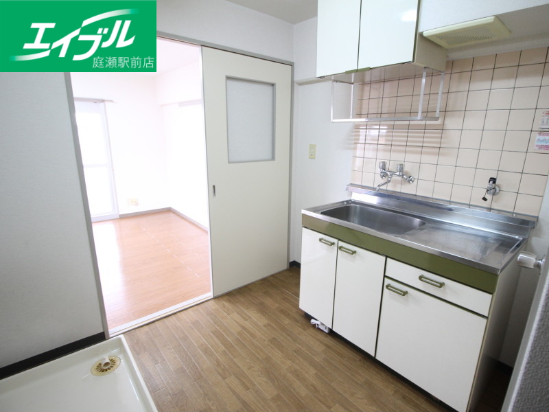 キッチン　同物件別部屋の写真です