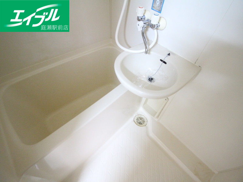 バス・シャワールーム　同物件別部屋の写真です