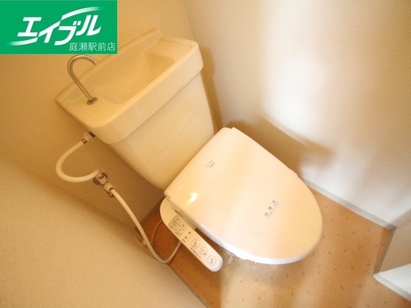 トイレ　同物件別部屋の写真です