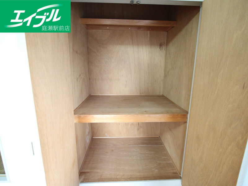 収納　同物件別部屋の写真です