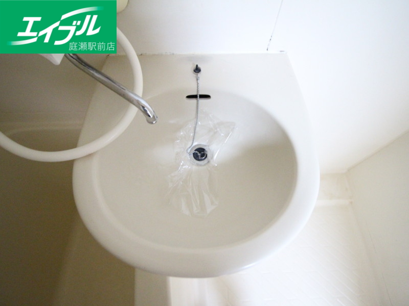 洗面設備　同物件別部屋の写真です