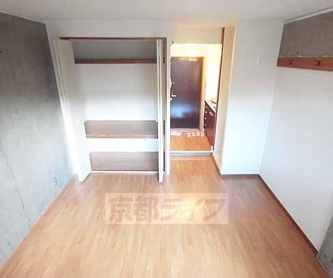 居室・リビング　コンクリート打ちっ放しのお洒落な室内。