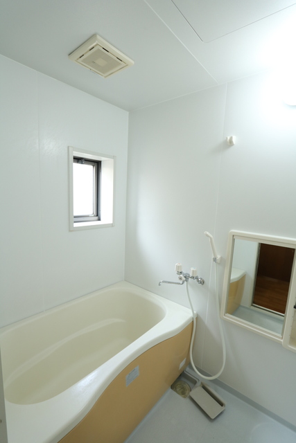 バス・シャワールーム　☆バスルームに窓あり☆