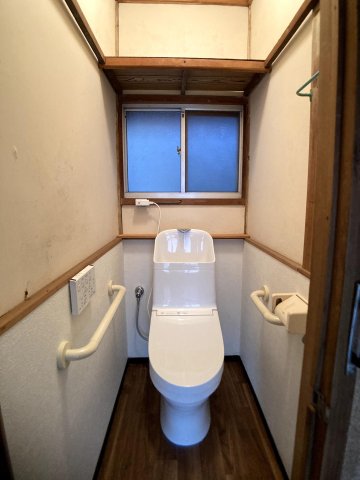 トイレ　トイレにウォシュレットついています♪