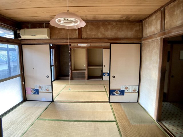 居室・リビング　ふすまを外して広々とした部屋にすることもできます♪