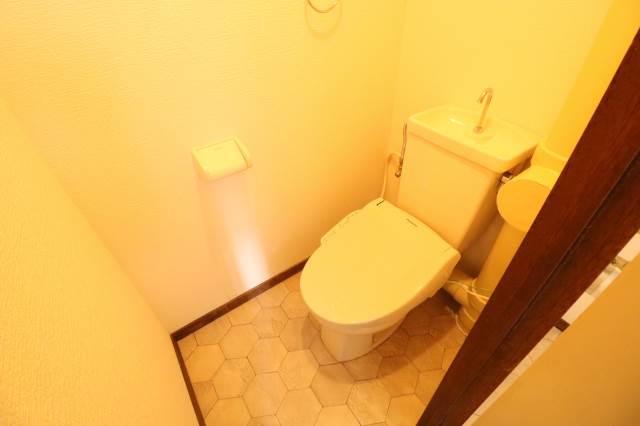 トイレ　シャワートイレ新設♪