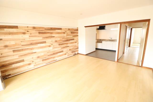 居室・リビング　明るい色合いのリビング♪