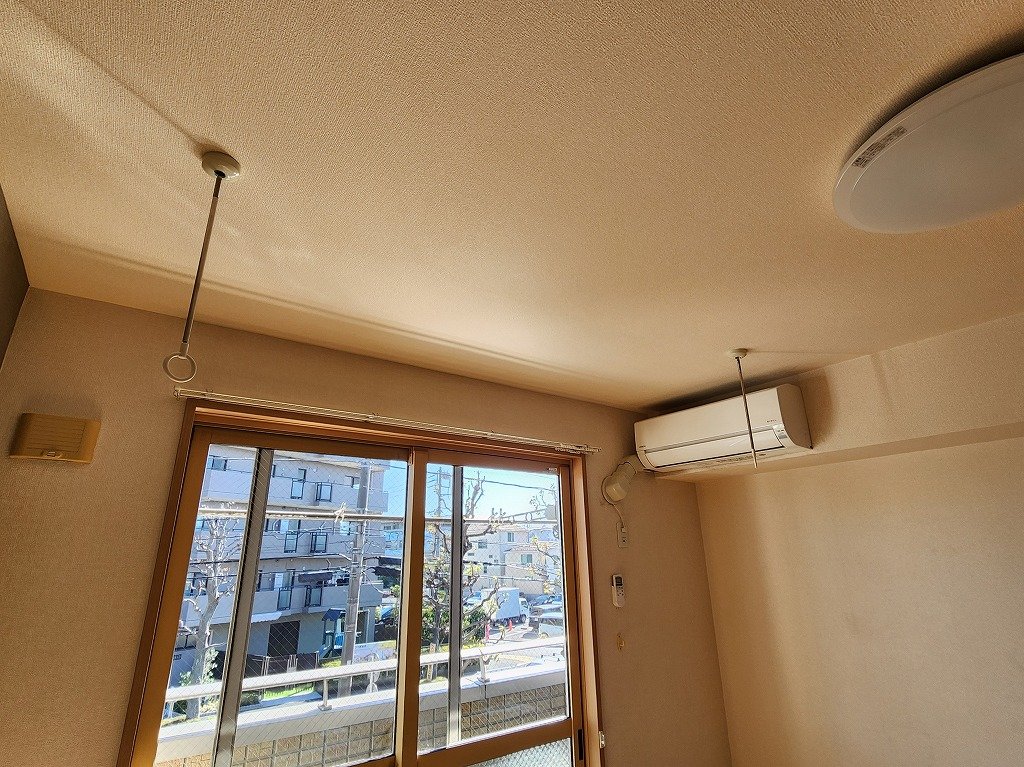 その他設備　室内物干し・エアコン・照明