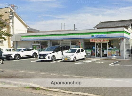 コンビニ　ファミリーマート（コンビニ）まで650m