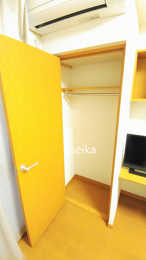 収納　１階はフローリング、２階はカーペットになります。