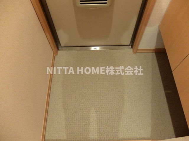 玄関　収納もある玄関です＊