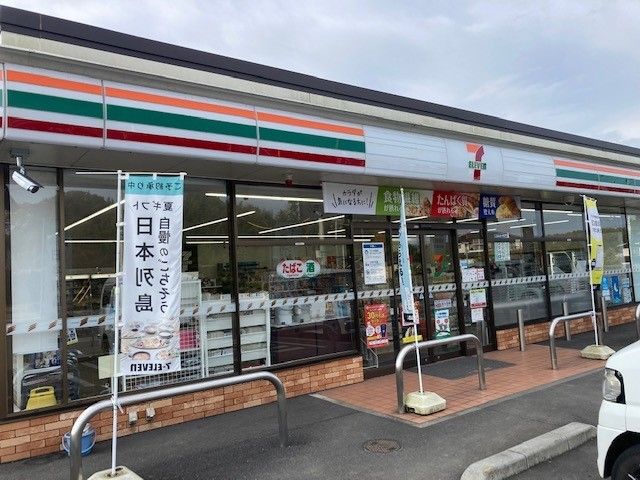 コンビニ　セブンイレブン益子店（コンビニ）まで700m
