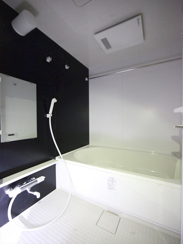 バス・シャワールーム　浴室暖房乾燥機付　追い焚き・オートバス機能付お風呂