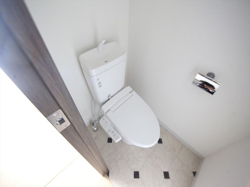 トイレ　温水洗浄暖房便座付トイレ