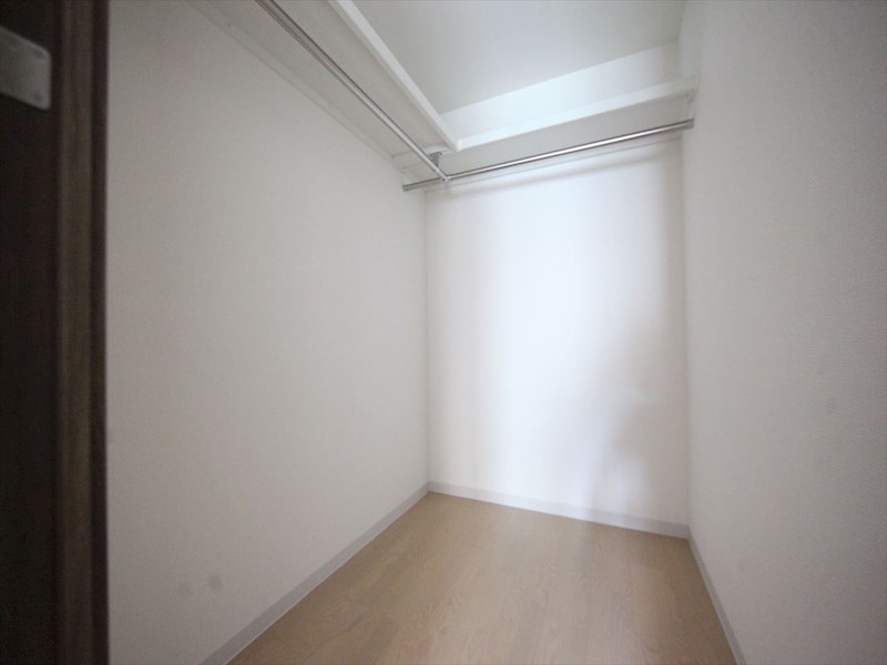 収納　ウォークインクローゼット（収納充実してます）